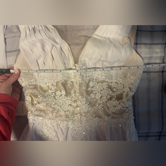 Elegant White Wedding Dress size 8 - Picture 9 of 12